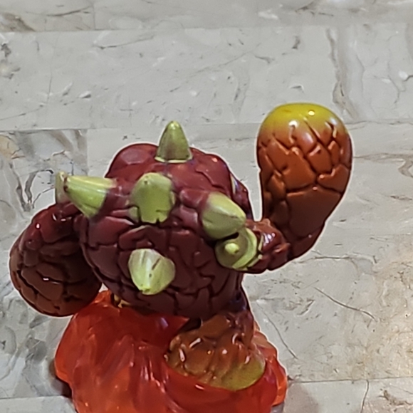 Skylanders: Giants: ERUPTOR Figure: SERIES 2: Skylanders - Picture 2 of 5